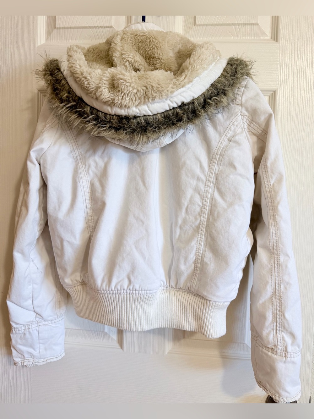 Aeropostale White Hooded Jacket with Lining, Hood is removable with zipper - Picture 2 of 5